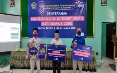 XL Axiata Berbagi (Penyerahan Bantuan Kartu Perdana Internet Gratis)